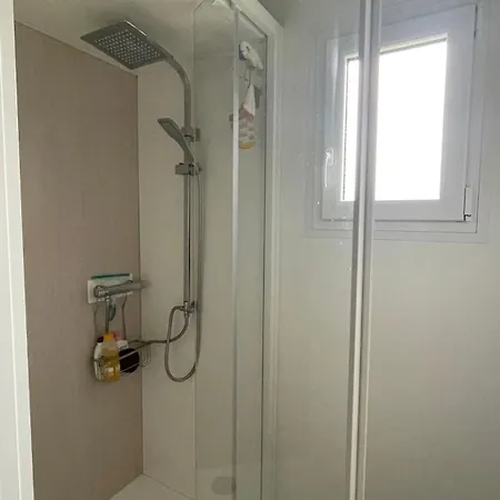 بيت ضيافة Comfortable With Heated Swimming Pool And Jacuzzi Open Year Round 3*