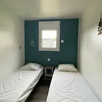 Comfortable With Heated Swimming Pool And Jacuzzi Open Year Round 莱马特