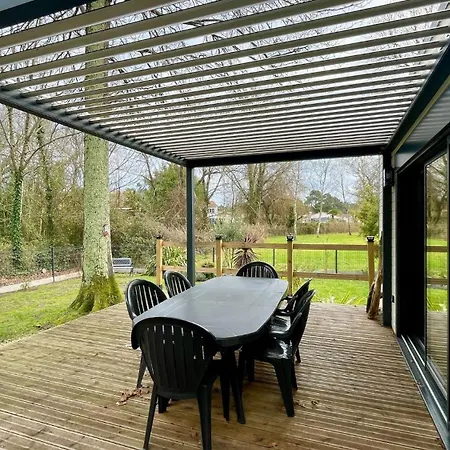 Comfortable With Heated Swimming Pool And Jacuzzi Open Year Round