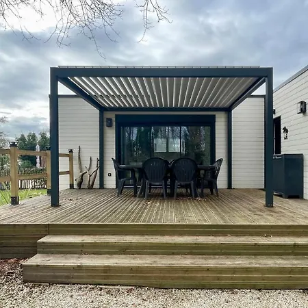 Comfortable With Heated Swimming Pool And Jacuzzi Open Year Round Gasthuis 3*