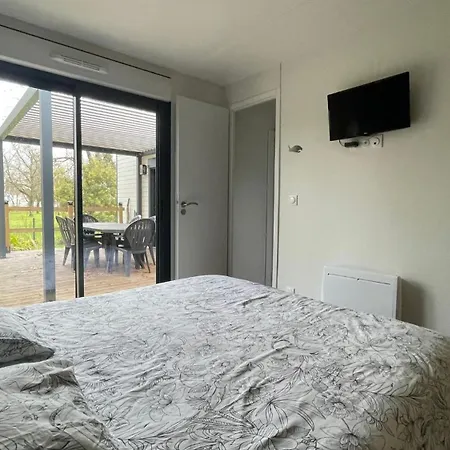 Gasthuis Comfortable With Heated Swimming Pool And Jacuzzi Open Year Round