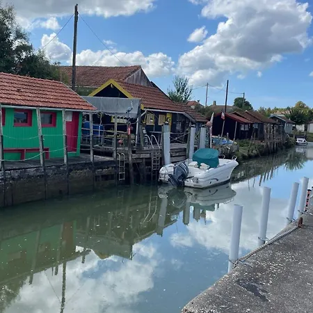 Comfortable With Heated Swimming Pool And Jacuzzi Open Year Round 3*