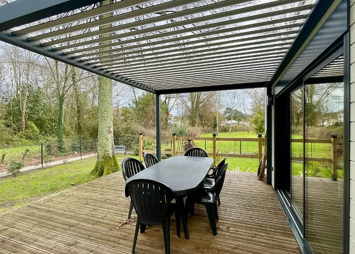 Comfortable With Heated Swimming Pool And Jacuzzi Open Year Round