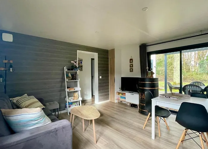 Comfortable With Heated Swimming Pool And Jacuzzi Open Year Round Guest house