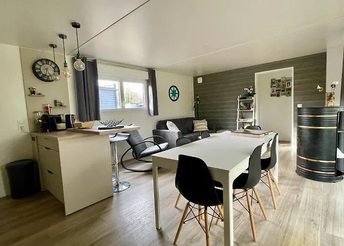 Guest house Comfortable With Heated Swimming Pool And Jacuzzi Open Year Round Les Mathes