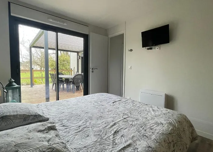 Guest house Comfortable With Heated Swimming Pool And Jacuzzi Open Year Round