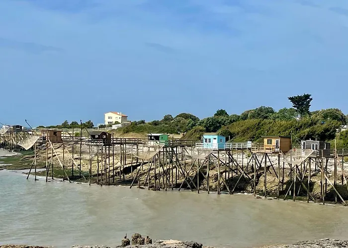 Comfortable With Heated Swimming Pool And Jacuzzi Open Year Round Les Mathes