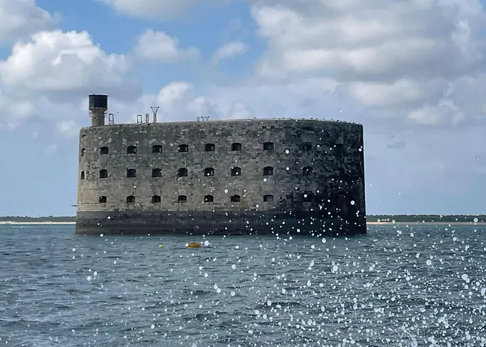 Casa de hóspedes Comfortable With Heated Swimming Pool And Jacuzzi Open Year Round 3*