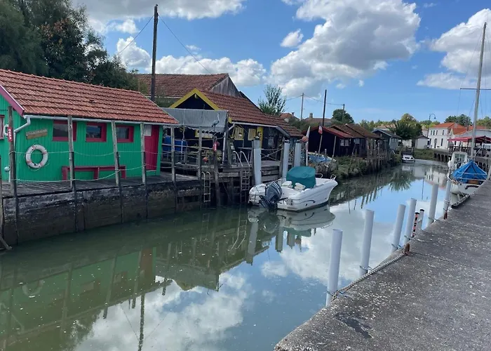 Comfortable With Heated Swimming Pool And Jacuzzi Open Year Round 3*